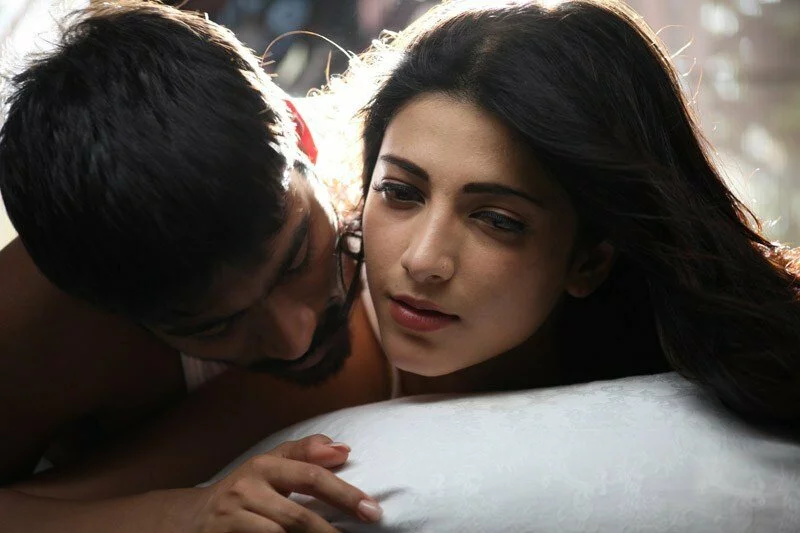 Dhanush and Shruti Hassan Hot Pics